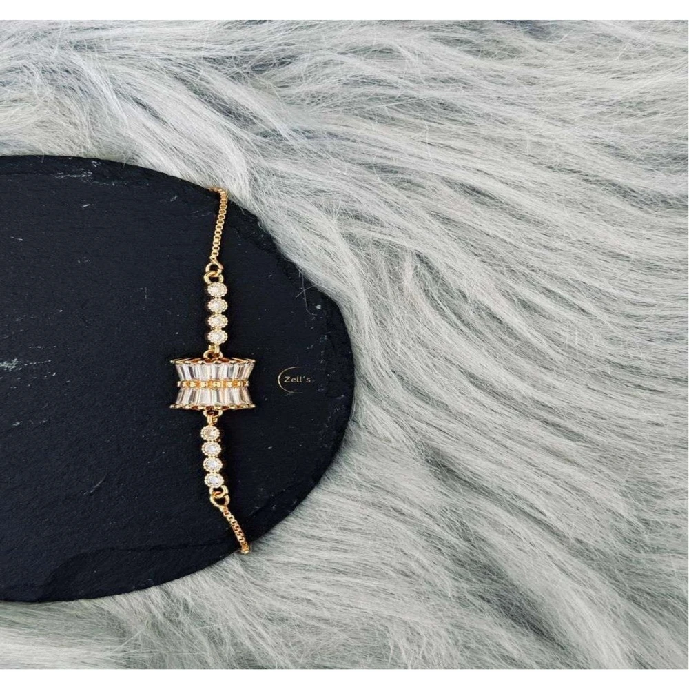 Zell’s Creative Golden Baguette Centerpiece Bracelet – Elegant Crystal Design
