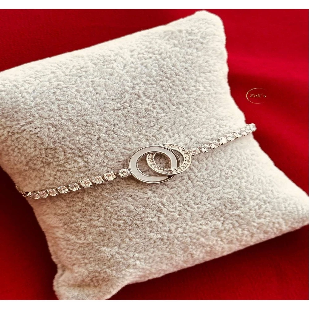 Zell’s Classic Interlinked Crystal Bracelet – Silver Finish