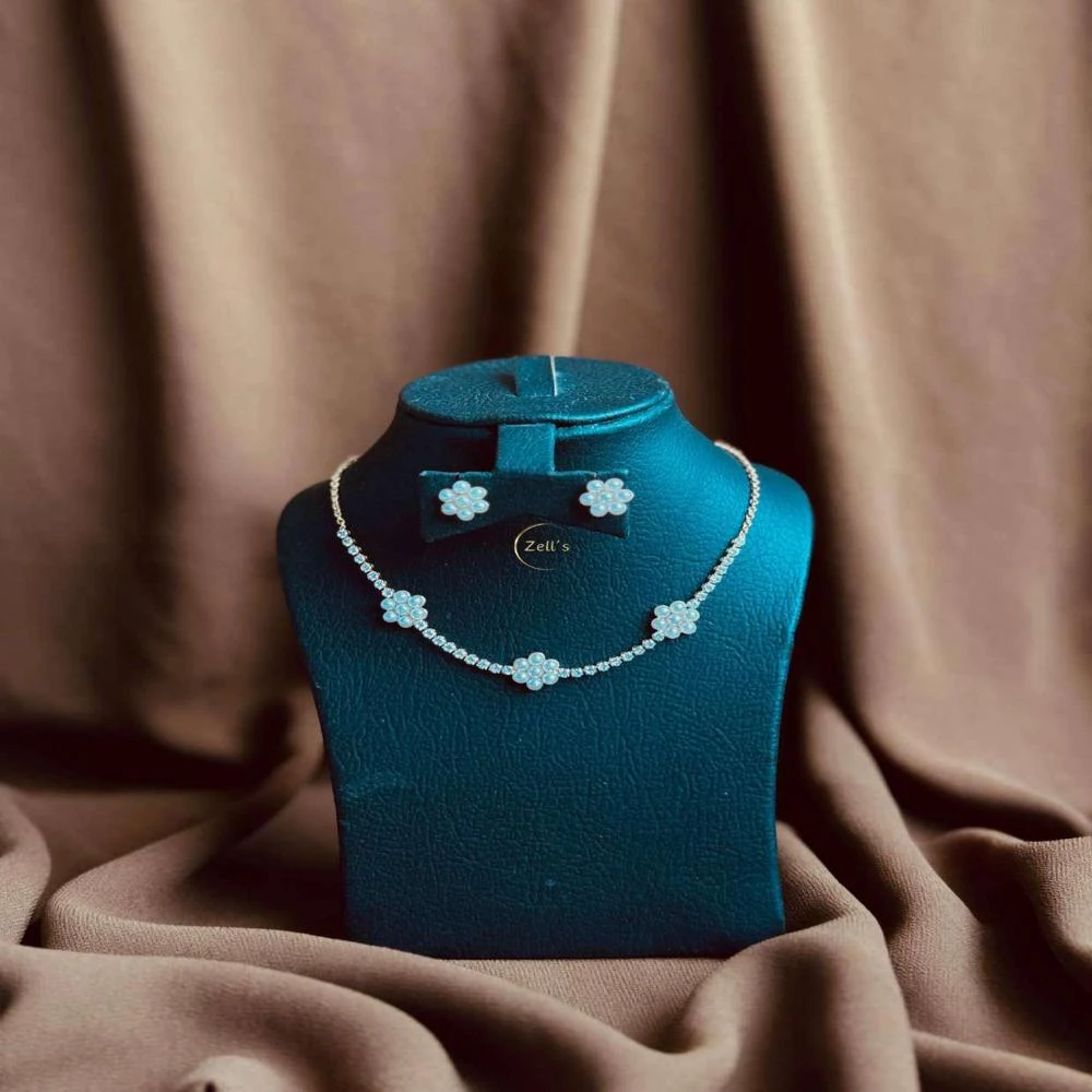 Zell’s Pearl Blossom Jewelry Set – Floral Necklace & Stud Earrings