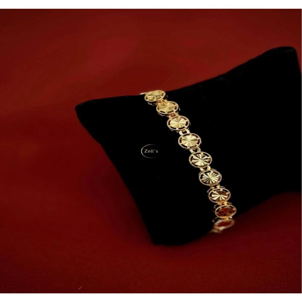 Zell’s Classic Gold Medallion Bracelet – Vintage Radiance Series