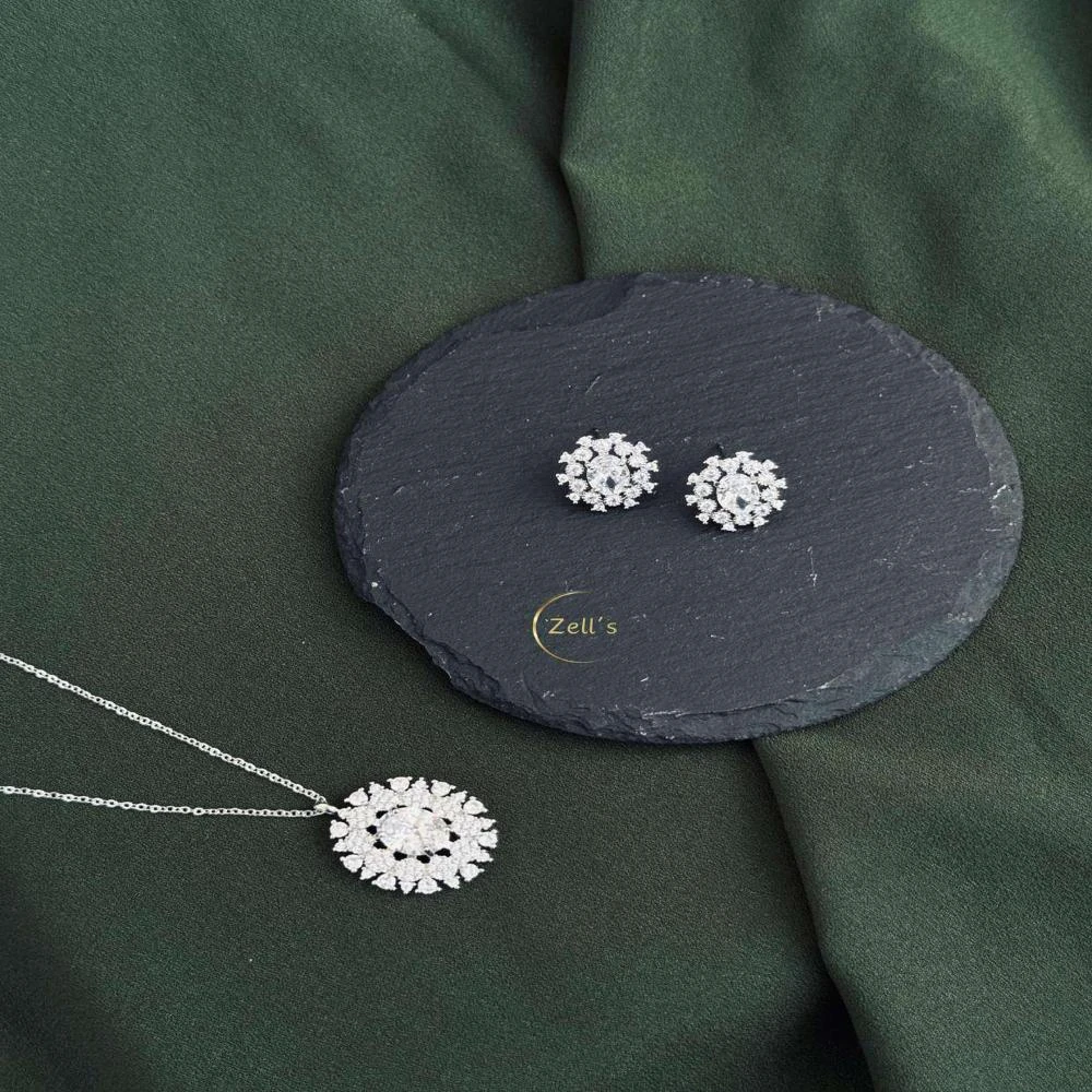 Zell’s Royal Bloom Necklace & Earrings Set – Sparkling Cluster Design
