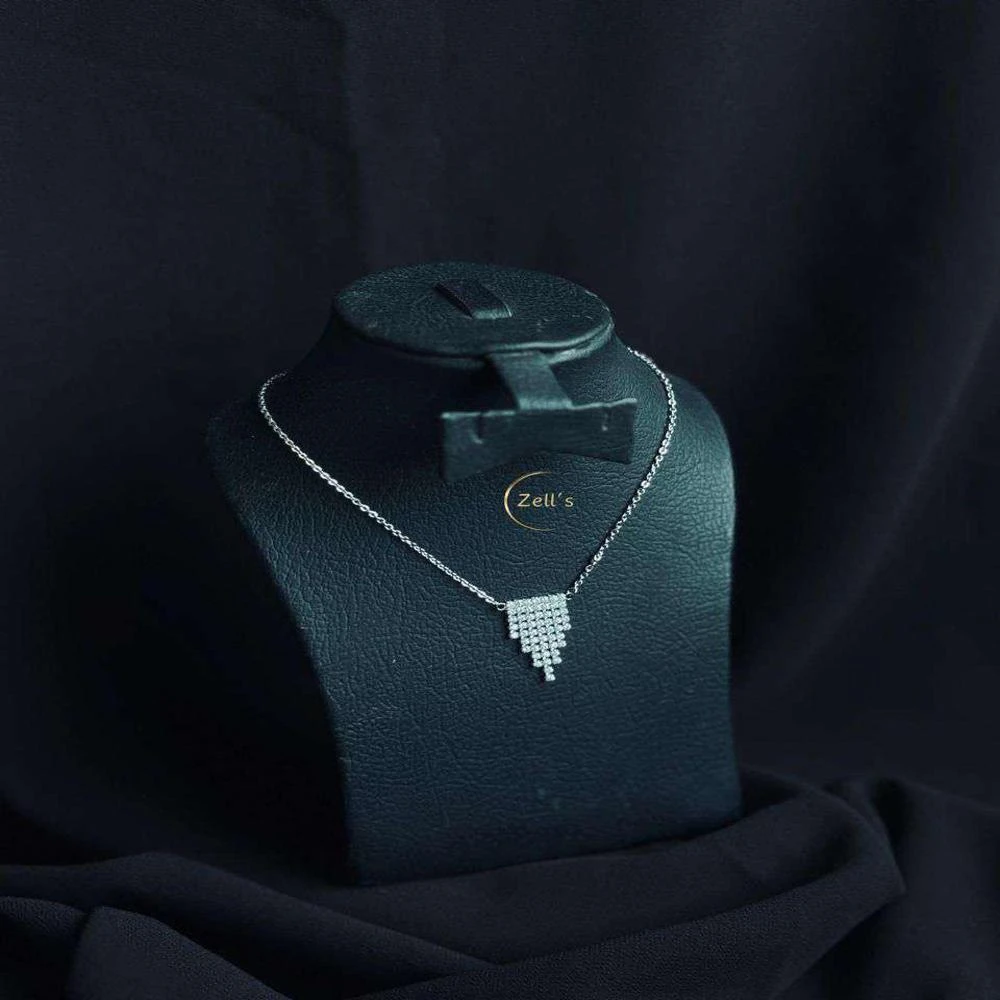 Zell’s Diamond Cascade Pendant Necklace – Elegant Drop Design