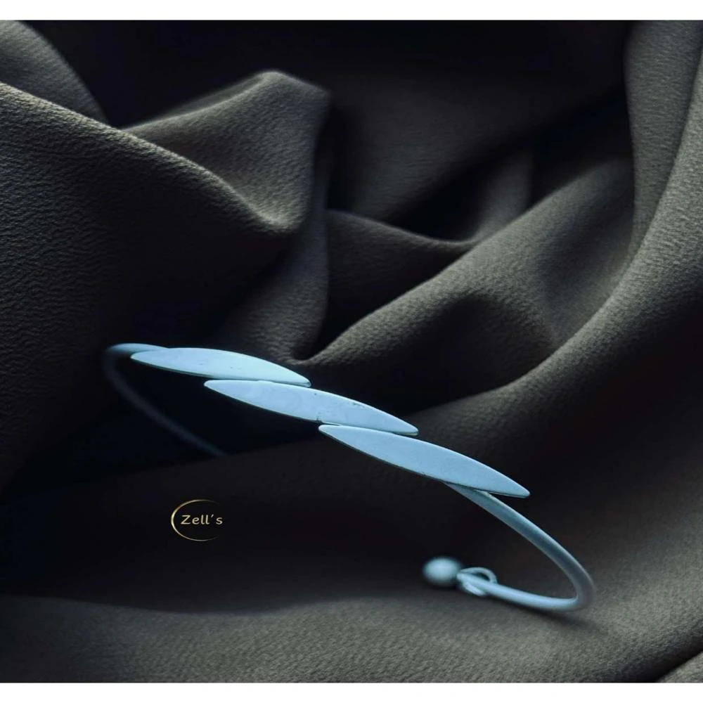 Zell’s Matte Leaf Motif Bangle – Minimalist Blue Finish